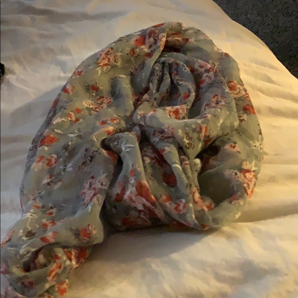 Scarves (6) - Picture 7 of 7